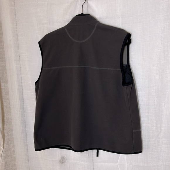 Duluth Trading,utility,lightweight fleece vest,front zip,zip pocket,sportman - Picture 3 of 10